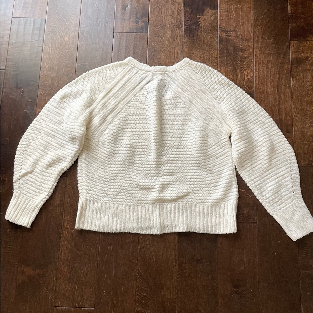 Target Universal Thread Soft V-neck Sweater - Picture 4 of 5